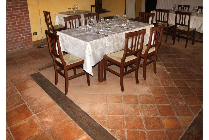 30x30 cm quadratische Terracotta-Fliese