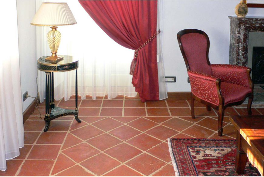 30x30 cm quadratische Terracotta-Fliese